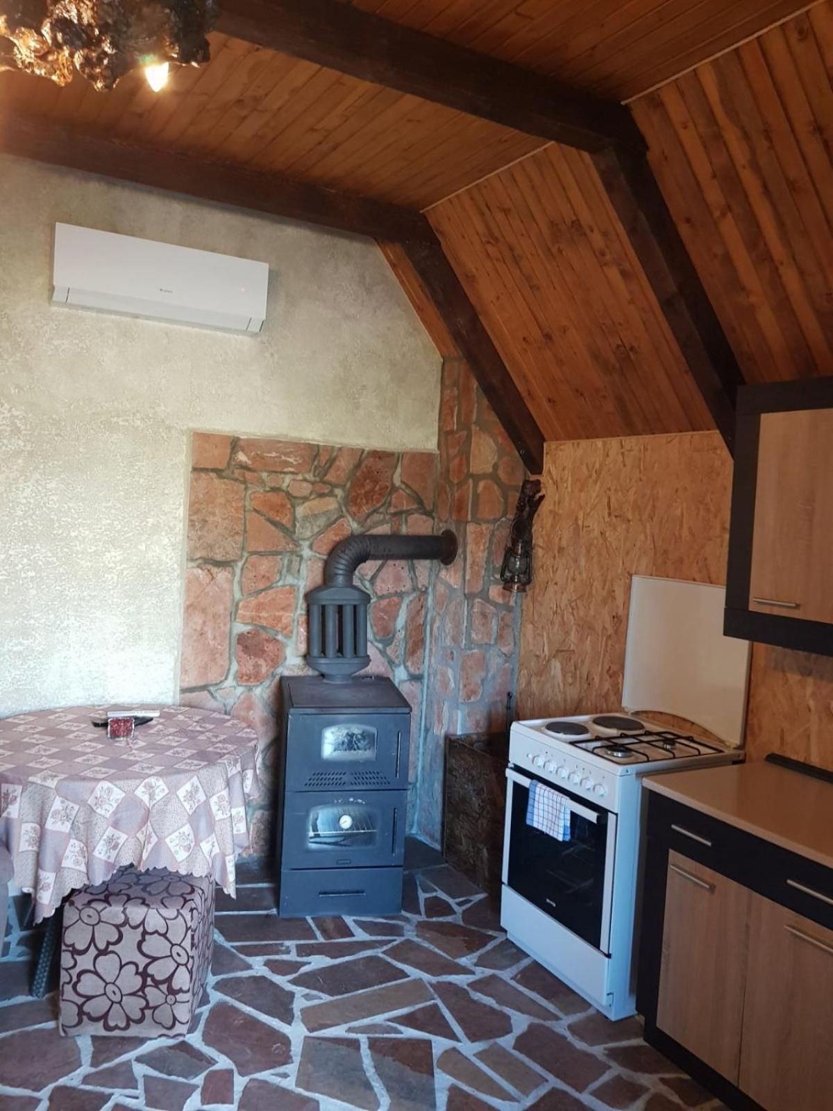 Detached House Milivoje Hotel Poscenje Ngoại thất bức ảnh
