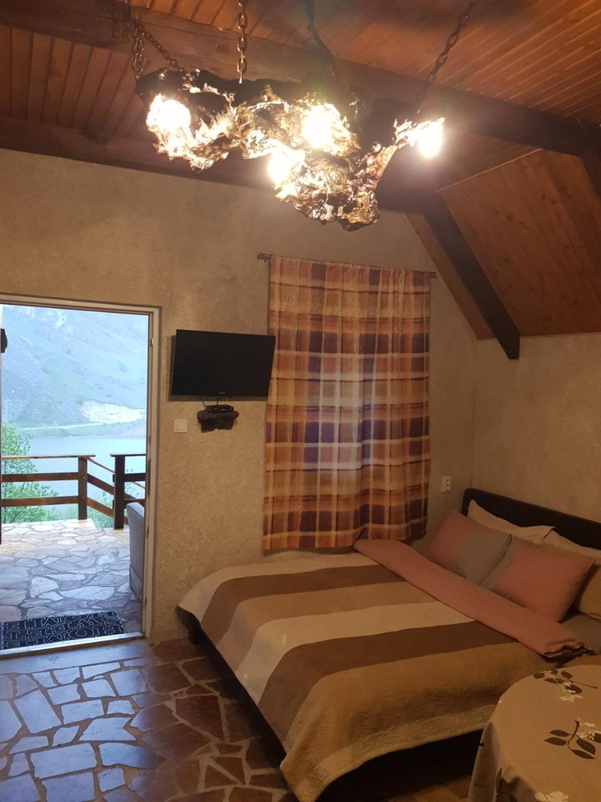 Detached House Milivoje Hotel Poscenje Ngoại thất bức ảnh